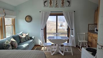 Studio | Khu phòng khách | TV