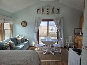 Studio | Living area | TV