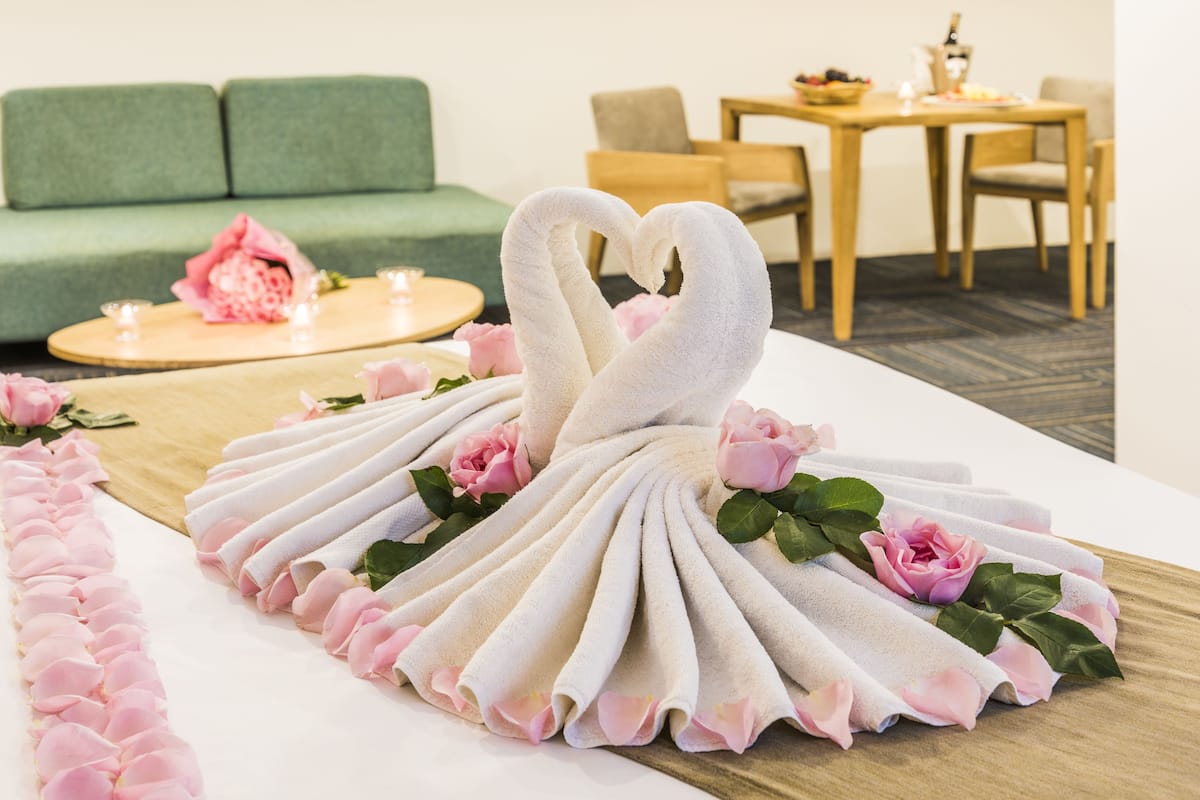 premium room, hot tub | premium bedding, pillow-top beds, in-room safe, desk