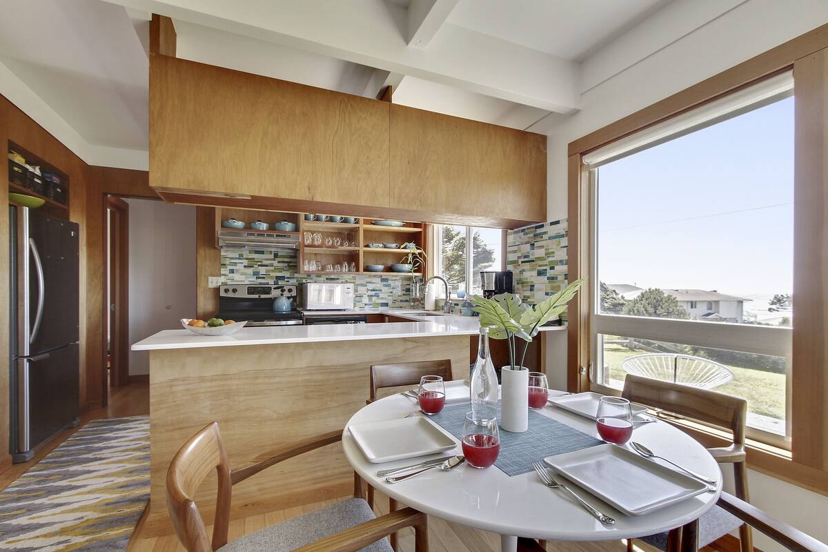 Cottage, 2 Bedrooms | In-room dining