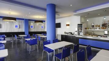 Dagelijks ontbijtbuffet (EUR 8.50 per persoon)