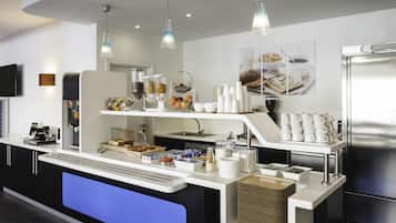 Se ofrece un desayuno bufé (8.50 EUR por persona)