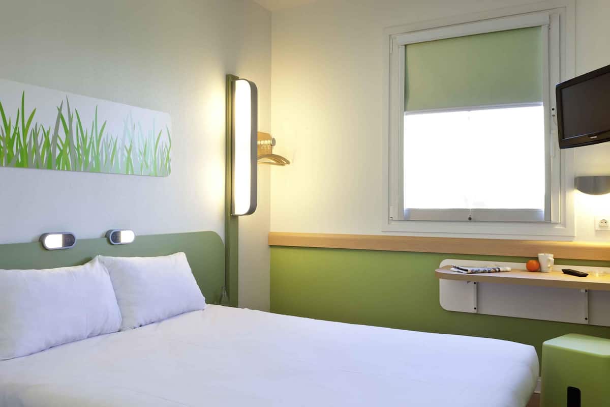 Soundproofing, free WiFi