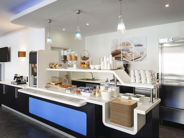 Daily buffet breakfast (EUR 8.50 per person) - ibis budget Málaga Centro (Málaga)