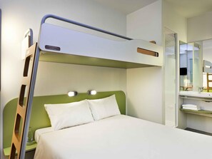 Kamer, 1 tweepersoonsbed | Geluiddichte muren, gratis wifi
