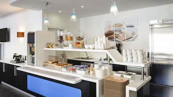 Päivittäinen buffetaamiainen (8.50 EUR per henkilö)