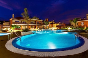 Outdoor pool - LIVVO Monte Carrera Holiday Homes (Mogan)