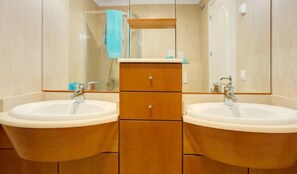 Shower - LIVVO Monte Carrera Holiday Homes (Mogan)