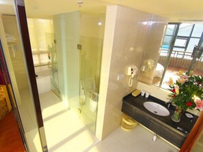 Shower, free toiletries, towels - GreenTree Inn ChangZhou East DongFang Road HengNai Logistics Park Express Hotel (Changzhou)
