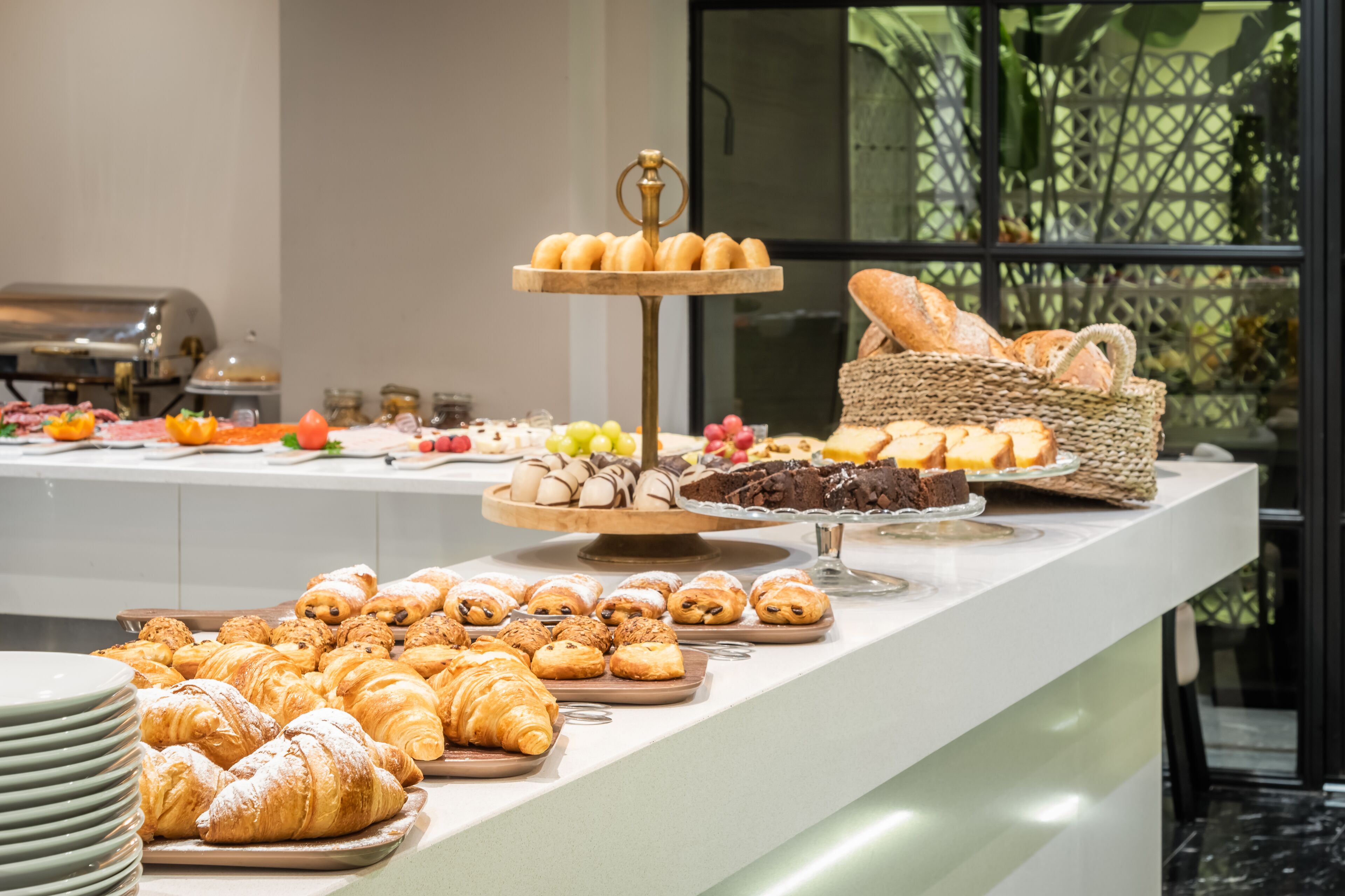 Se ofrece un desayuno bufé todos los días (14 EUR por persona)