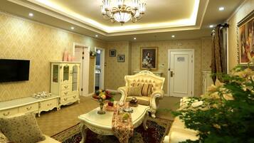 ستائر تعتيم ومكواة/لوح كي وواي فاي مجانًا