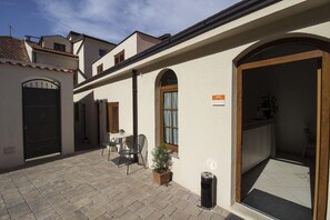 Outdoor dining - Villa Divani (Mostar)