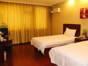Twin Room | Blackout curtains, iron/ironing board, free WiFi