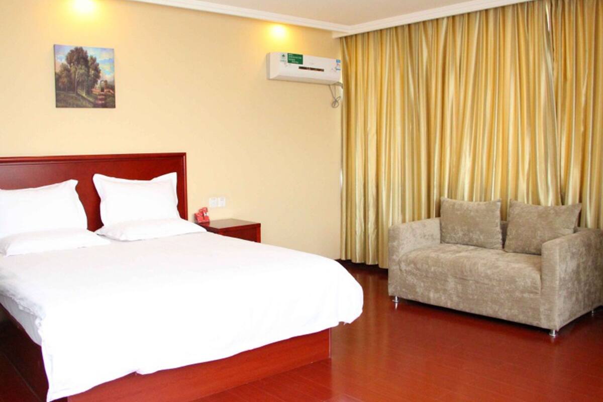 Blackout curtains, iron/ironing board, free WiFi