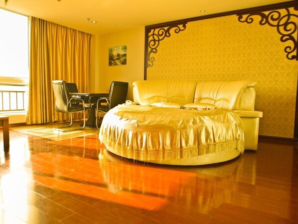 ตู้นิรภัยในห้องพัก, เตารีด/โต๊ะรีดผ้า, Wi-Fi ฟรี