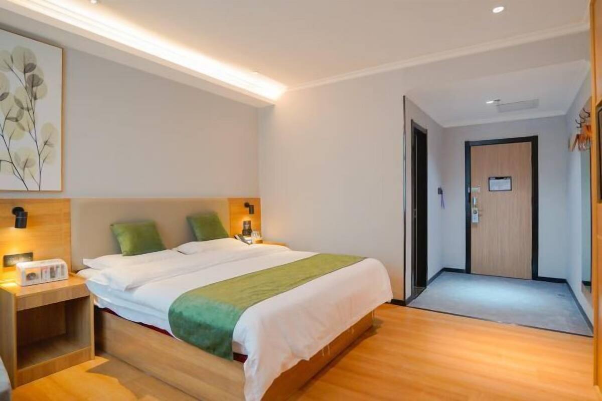 Blackout drapes, iron/ironing board, free WiFi, bed sheets