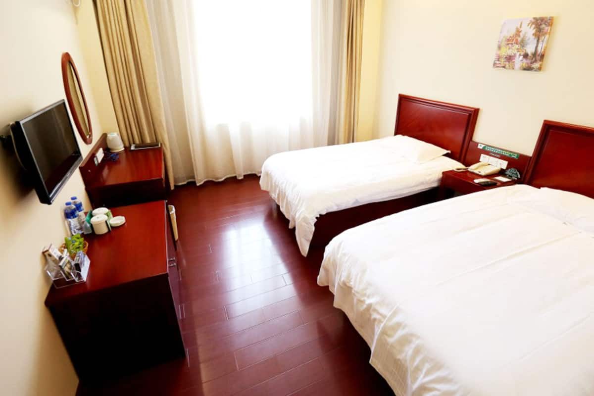 ห้องทวิน | ผ้าม่านกันแสง, เตารีด/โต๊ะรีดผ้า, Wi-Fi ฟรี, ผ้าปูที่นอน