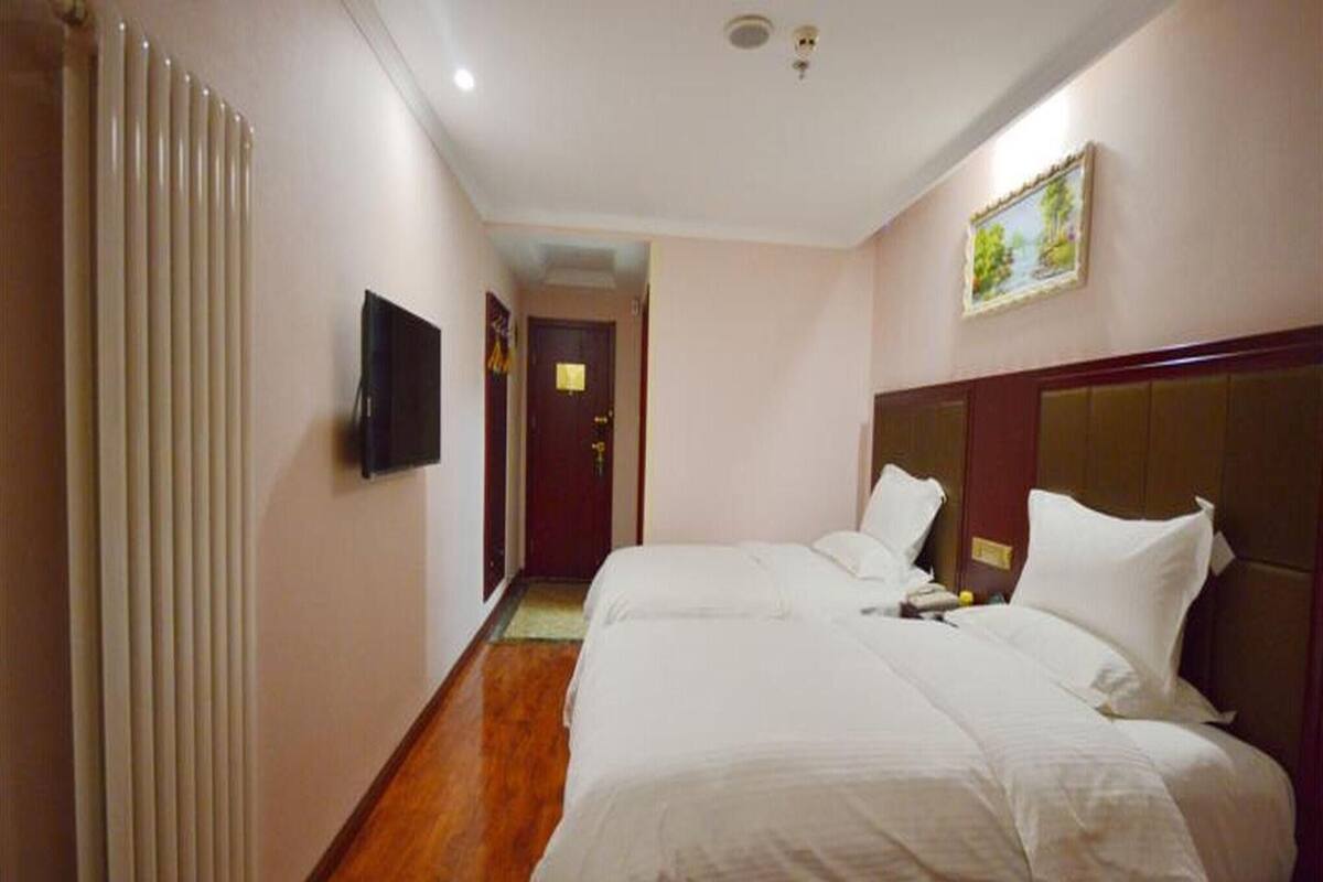 Blackout drapes, iron/ironing board, free WiFi, bed sheets