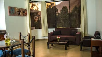 Bungalow | Living area | Flat-screen TV