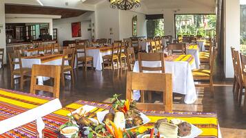 Breakfast and lunch served, Regional cuisine