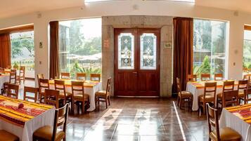 تقديم الإفطار والغداء، الأطباق الإقليمية