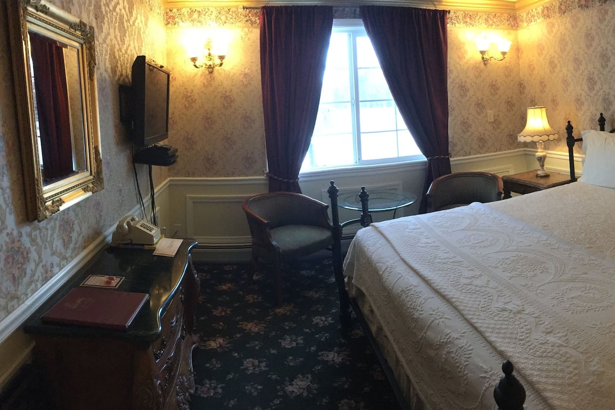 Individually decorated, individually furnished, free WiFi, bed sheets