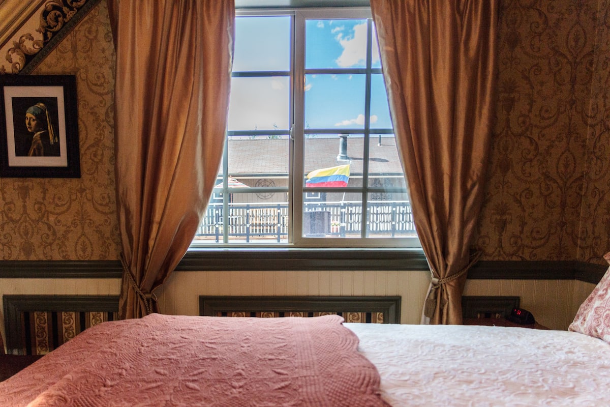 Basic Double Room Single Use, 1 Double Bed, Private Bathroom, Mountain View | Individually decorated, individually furnished, free WiFi, bed sheets