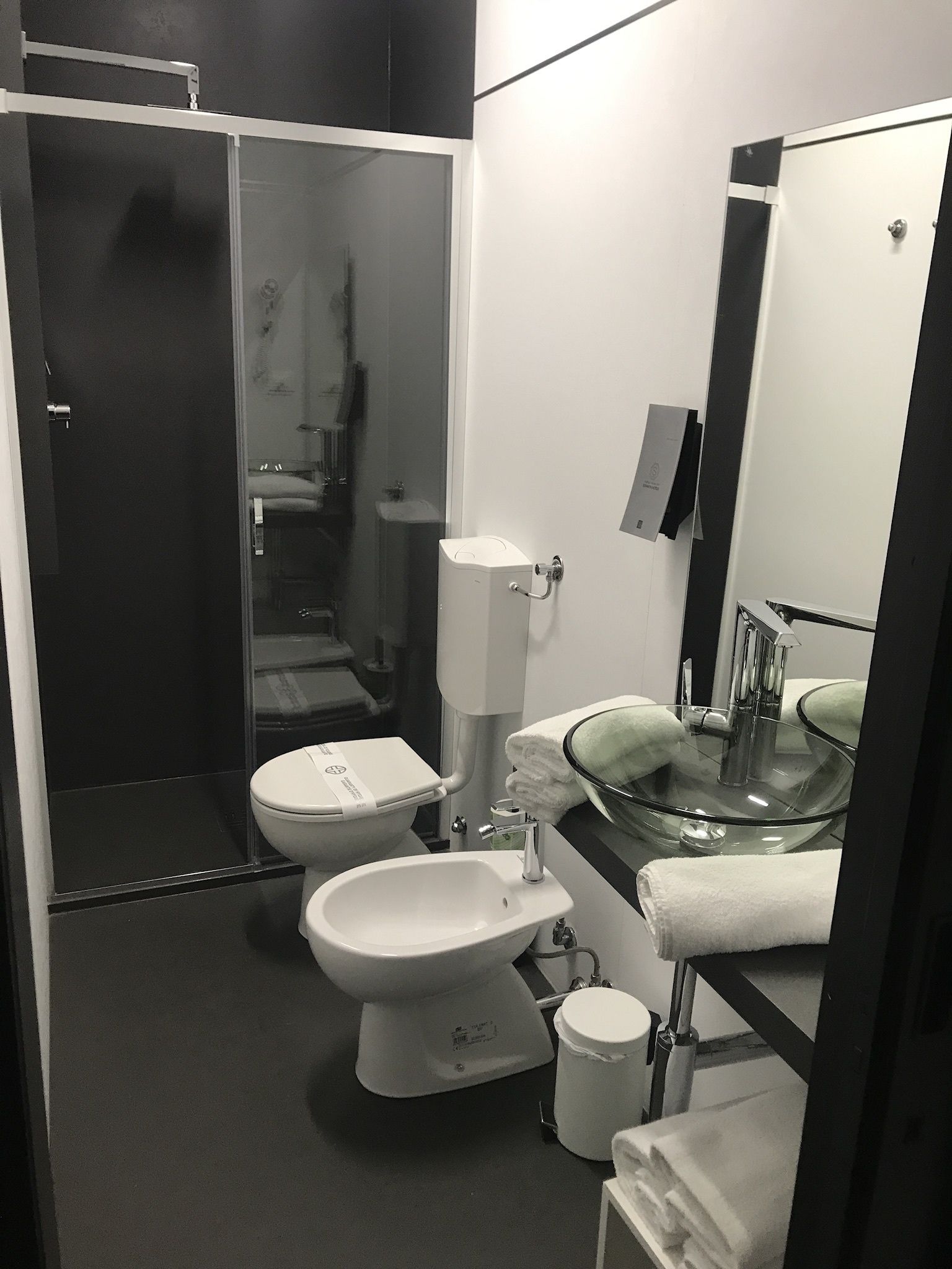 shower, free toiletries, bidet, towels