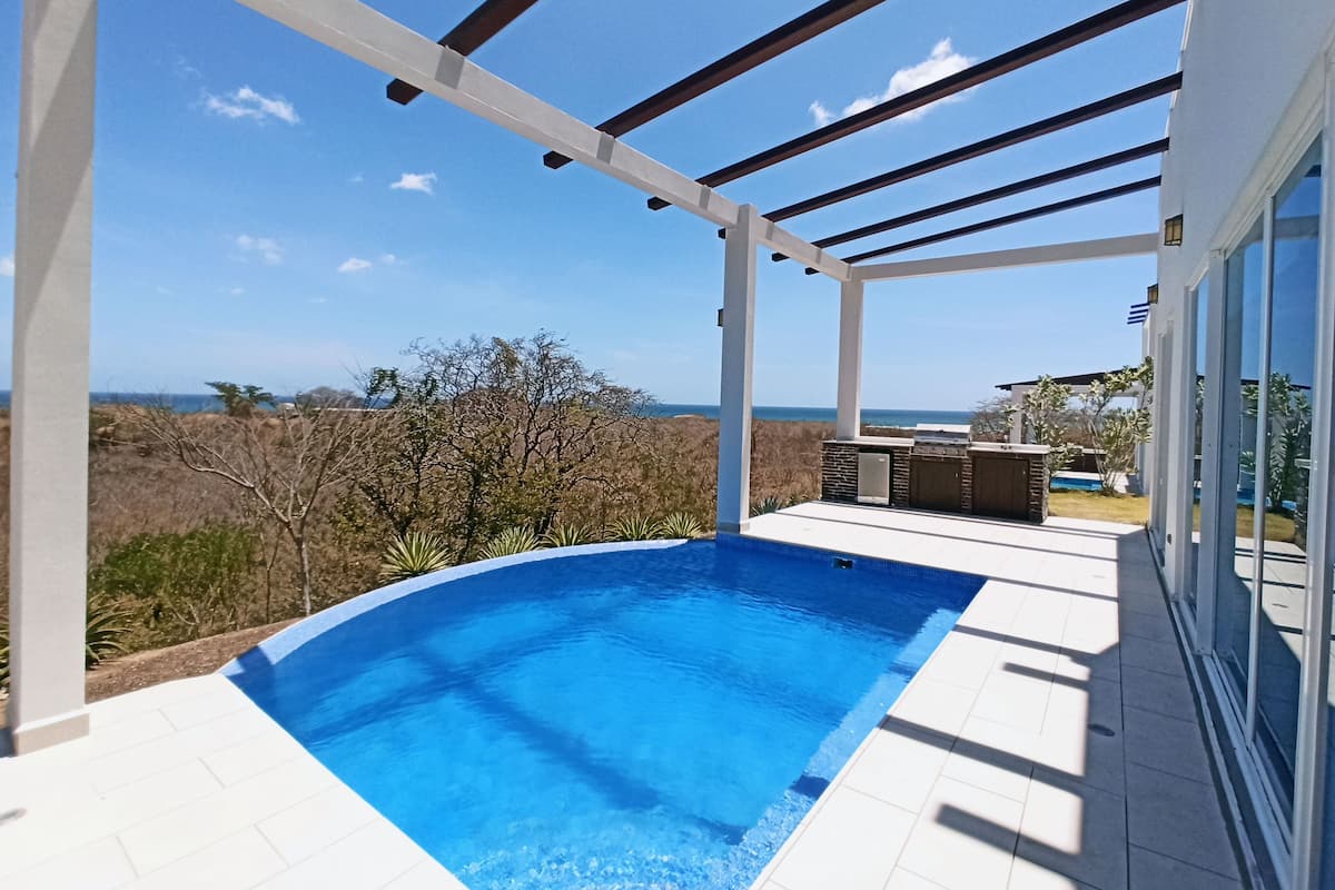 Luxury House | 2 bedrooms, premium bedding, individually decorated