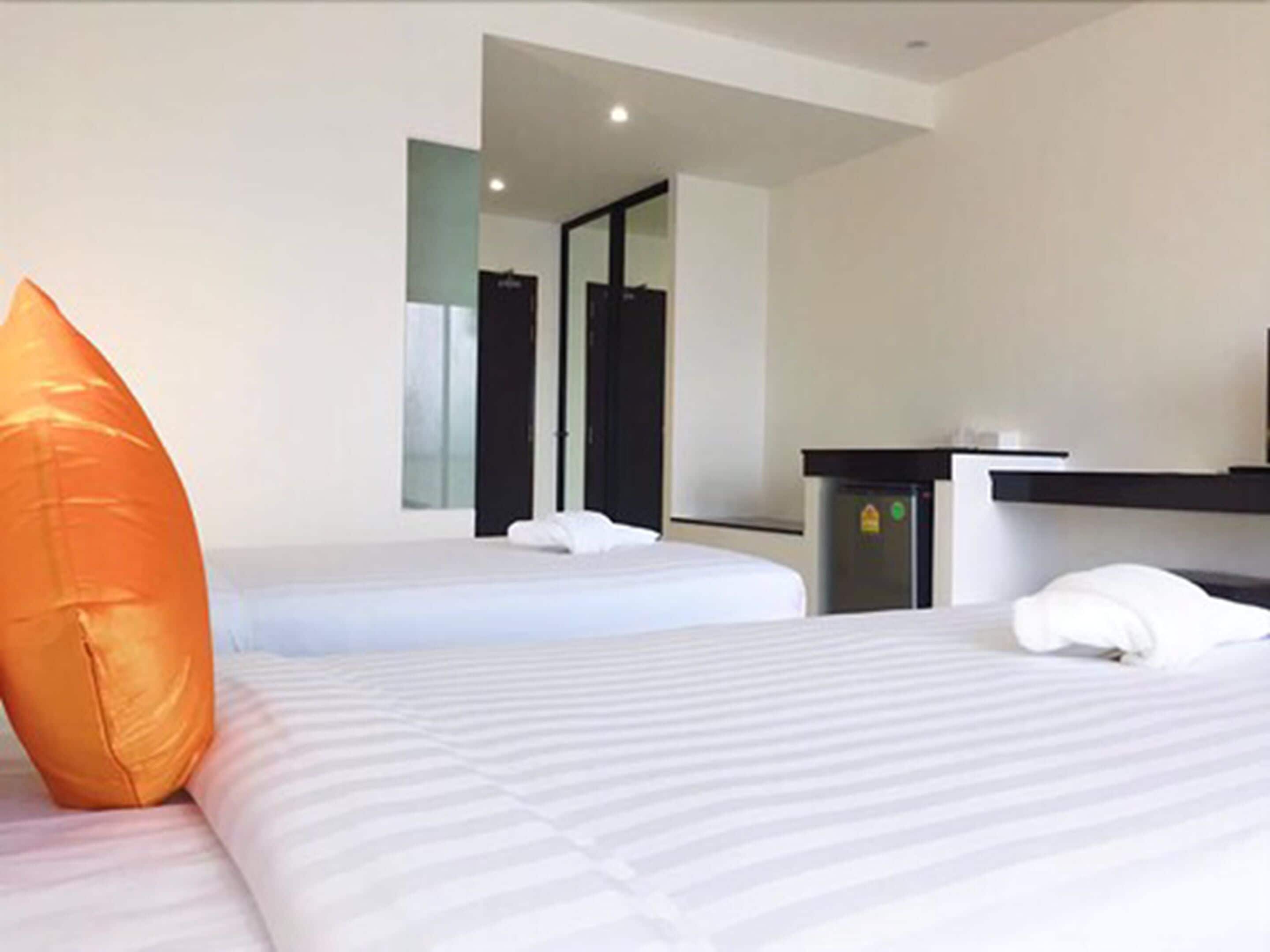 standard twin room | soundproofing, rollaway beds, free wifi, bed sheets