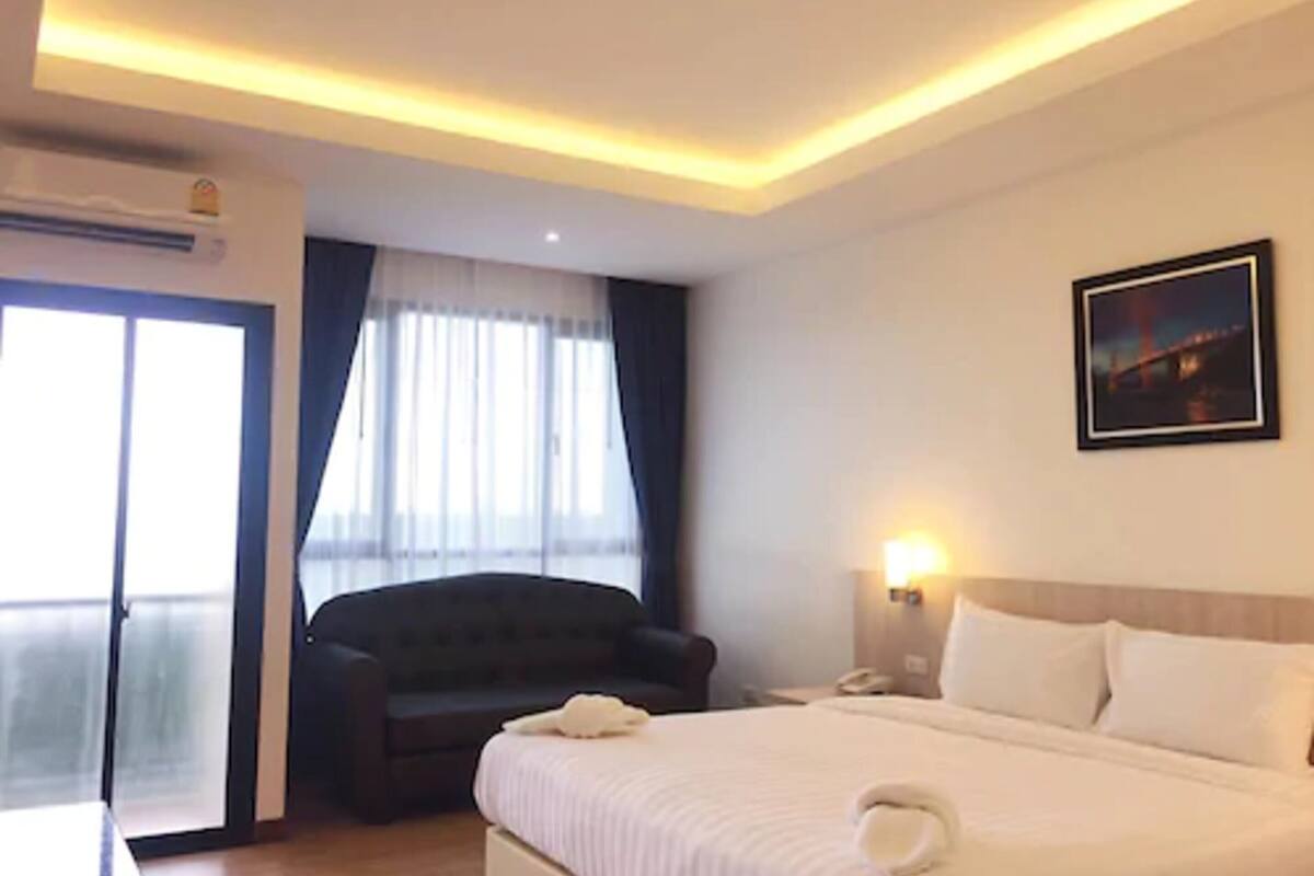 deluxe double room | soundproofing, rollaway beds, free wifi, bed sheets