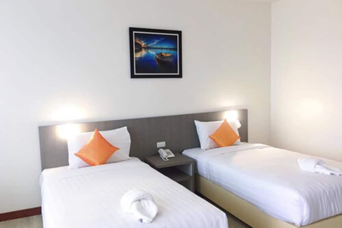 standard twin room | soundproofing, rollaway beds, free wifi, bed sheets