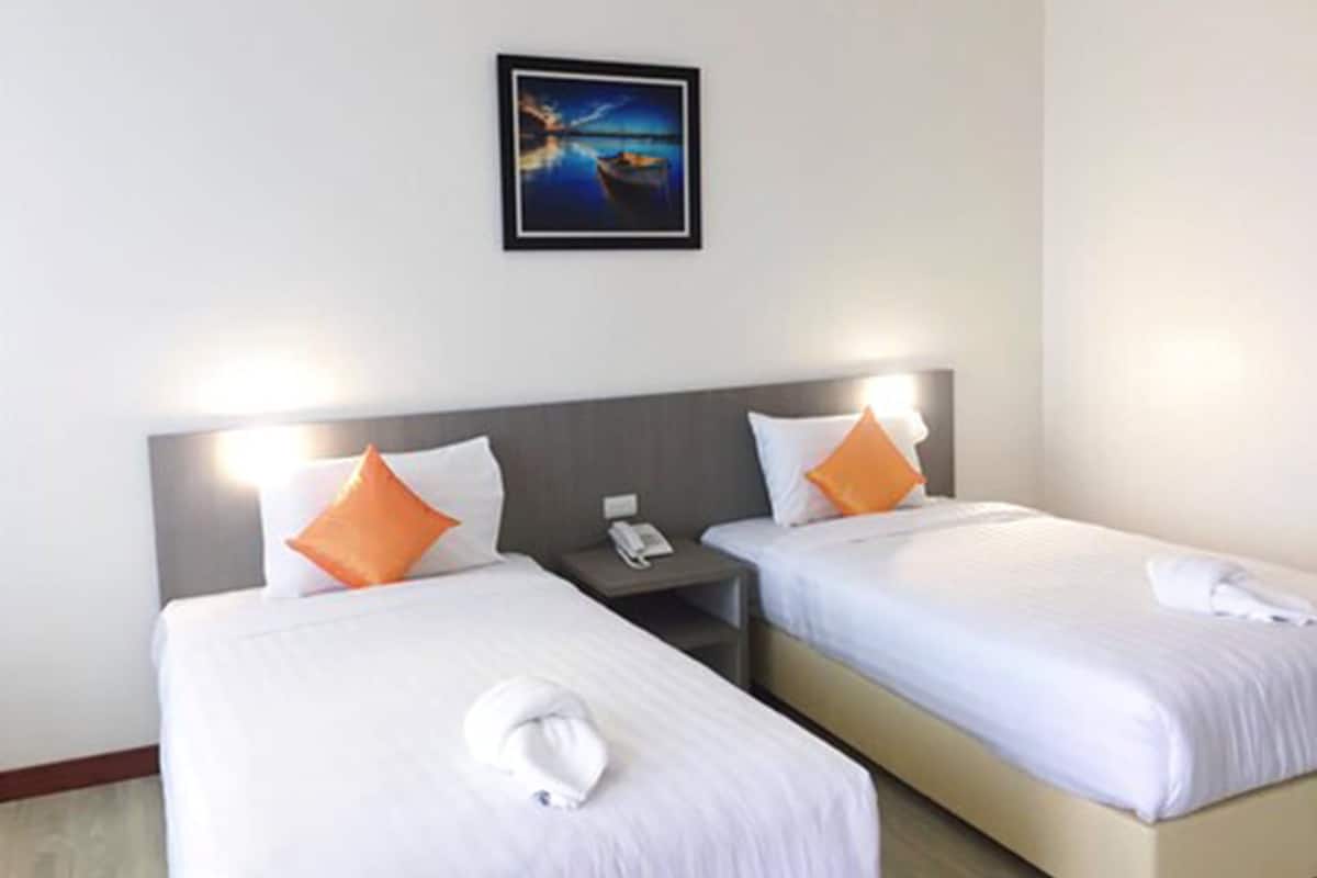 Standard Twin Room | Soundproofing, rollaway beds, free WiFi, bed sheets
