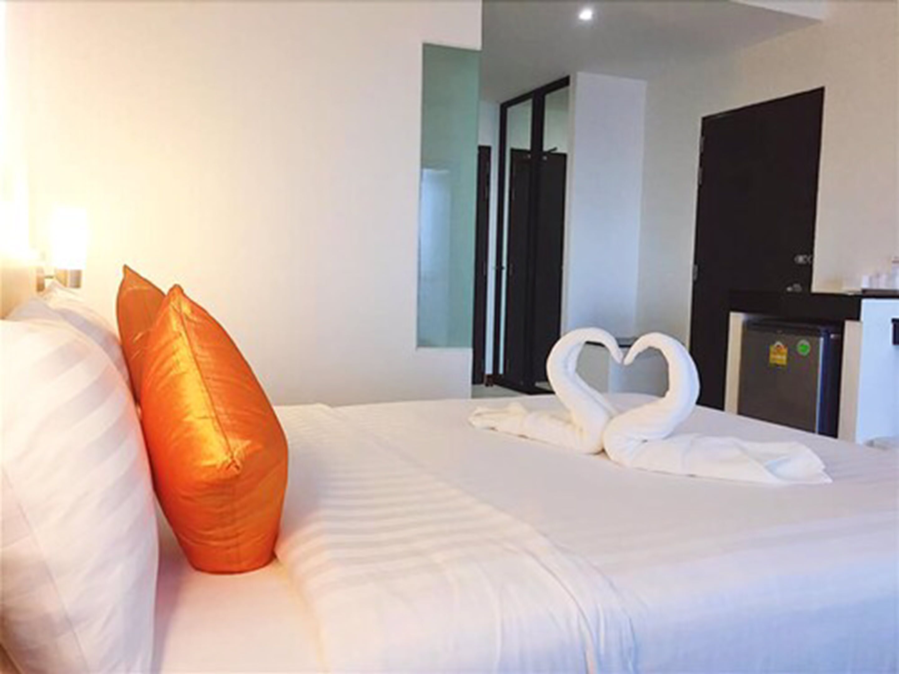 deluxe double room | soundproofing, rollaway beds, free wifi, bed sheets