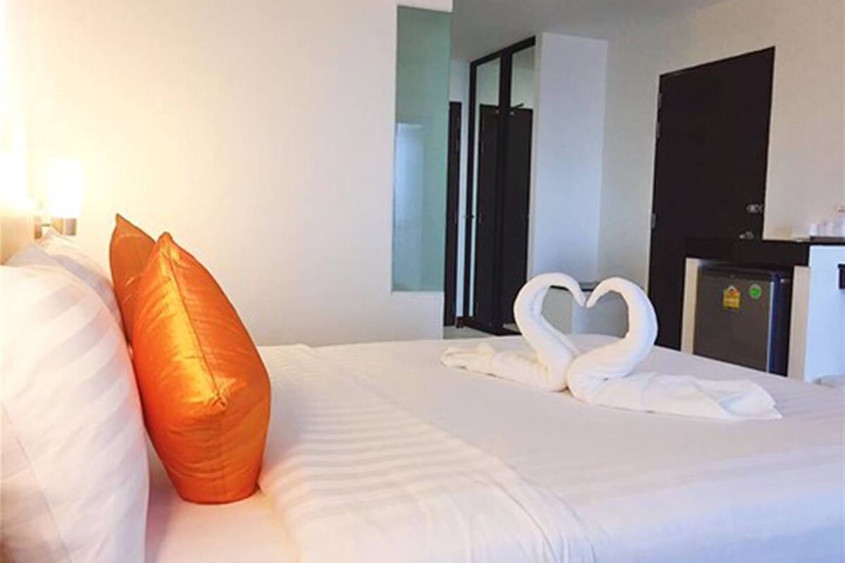 deluxe double room | soundproofing, rollaway beds, free wifi, bed sheets