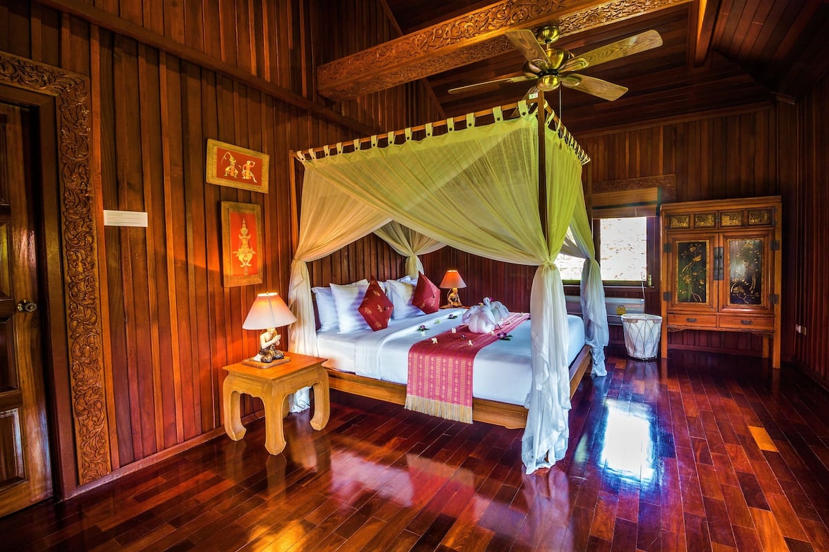 Deluxe Room, 1 Double Bed | 5 bedrooms, premium bedding, minibar, in-room safe