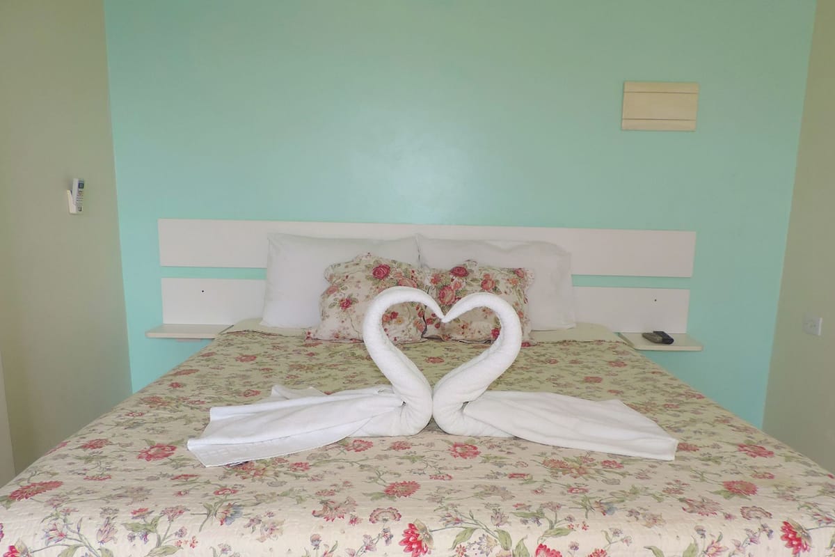 Minibar, cribs (surcharge), WiFi (free)