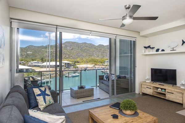 Studio (Unit 1311) | Living area | Flat-screen TV
