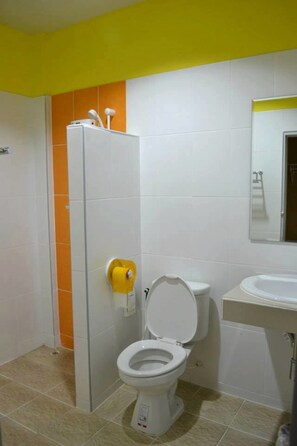 Standard Double Room | Bathroom | Shower, free toiletries, towels - Pool Pimaan Resort (Surin)