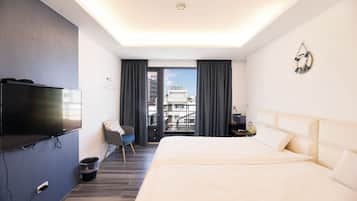 Double Room, 1 Queen Bed, Balcony | Blackout drapes, soundproofing, WiFi (free), bed sheets