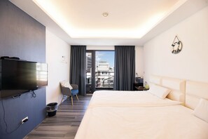 Doppelzimmer, 1 Queen-Bett, Balkon | Verdunkelungsvorhänge, schallisolierte Zimmer, kostenloses WLAN