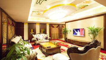 Flat-screen TV, pay films