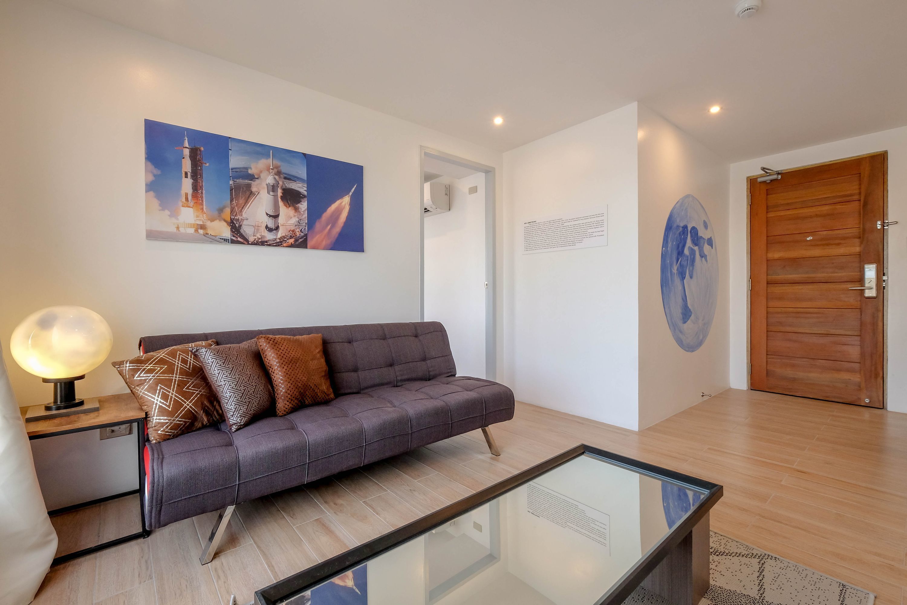 suite | living area | 32-inch led tv with cable channels