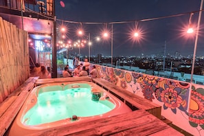 Rooftop bar - Heroes Hotel (Manila)