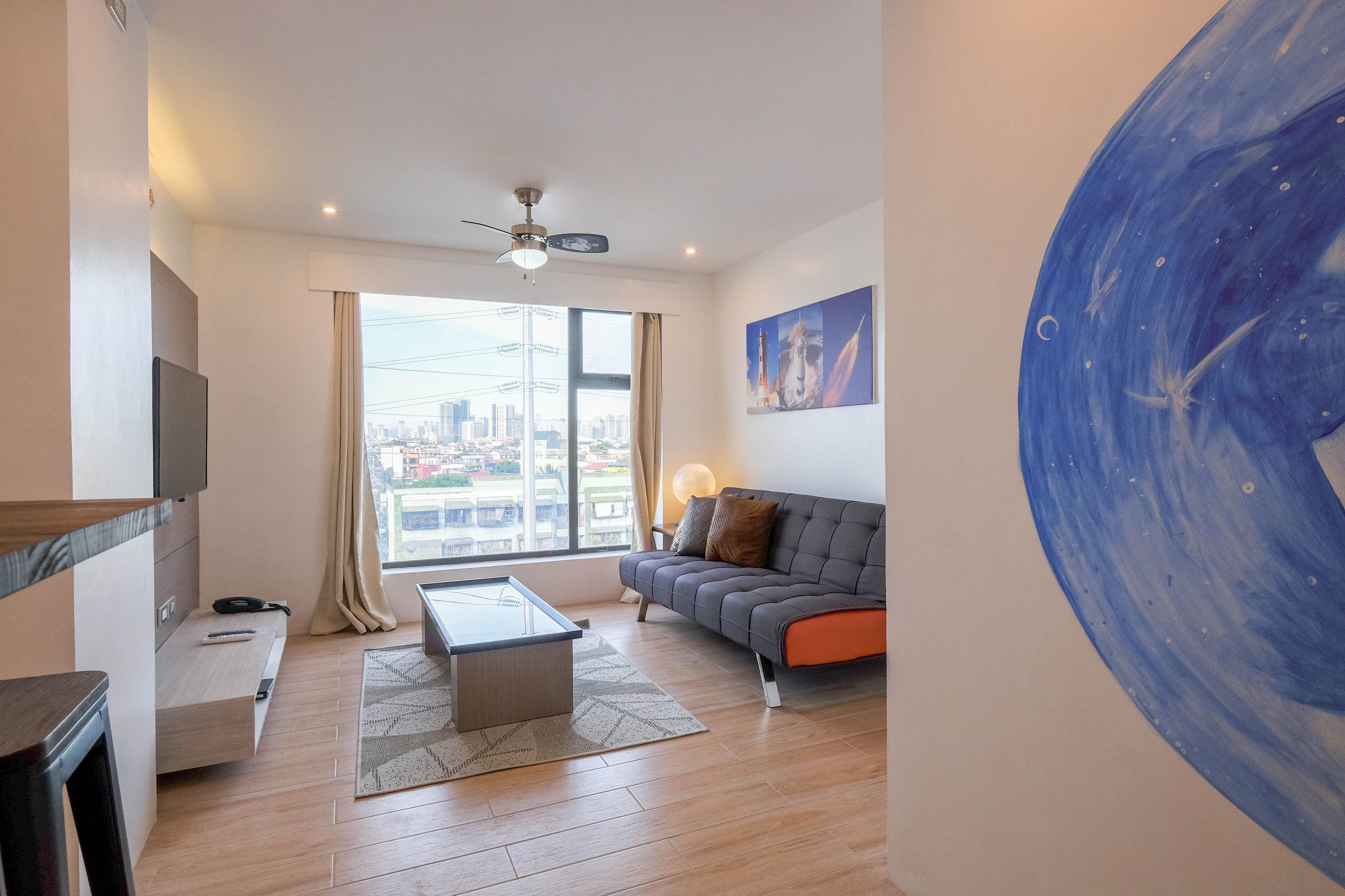 suite | living room | 32-inch led tv with cable channels