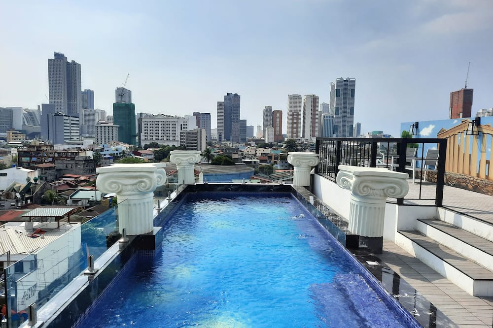 Heroes Hotel