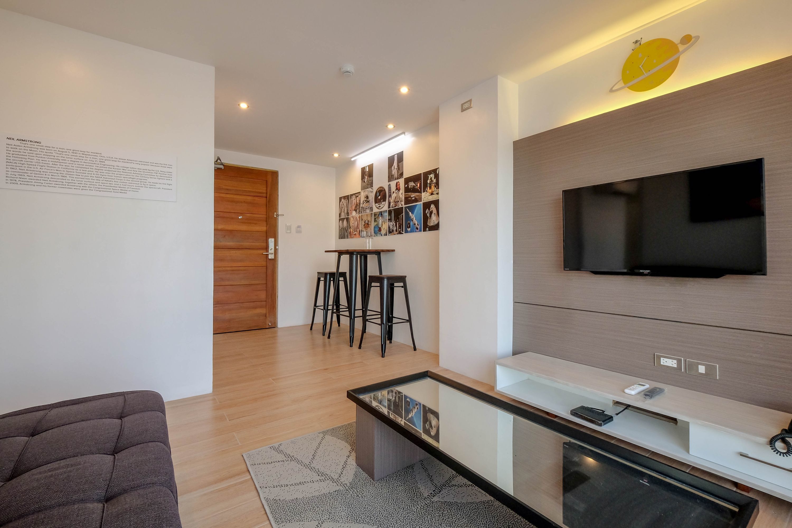 suite | living area | 32-inch led tv with cable channels