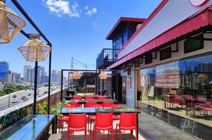 Lunch and dinner served, local and international cuisine