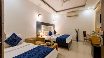 Habitación Deluxe, 1 cama de matrimonio grande | Sábanas de algodón egipcio y ropa de cama de alta calidad