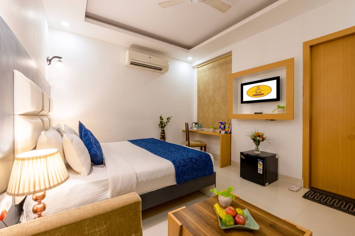 Habitación Deluxe, 1 cama de matrimonio grande | Sábanas de algodón egipcio y ropa de cama de alta calidad